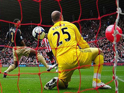 Μπάλες θαλάσσης αγοράζουν οι οπαδοί της Μάντσεστερ Γιουνάϊτεντ!